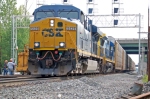 CSXT 5439 (ES44DC) & CSXT 7526 (C40-8) on Q261-12